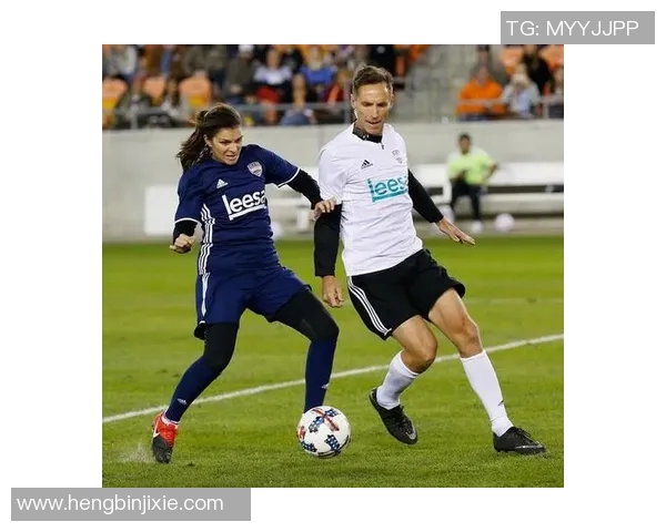 足球球星妻子背后的平凡故事从普通家庭到闪耀人生的真实写照